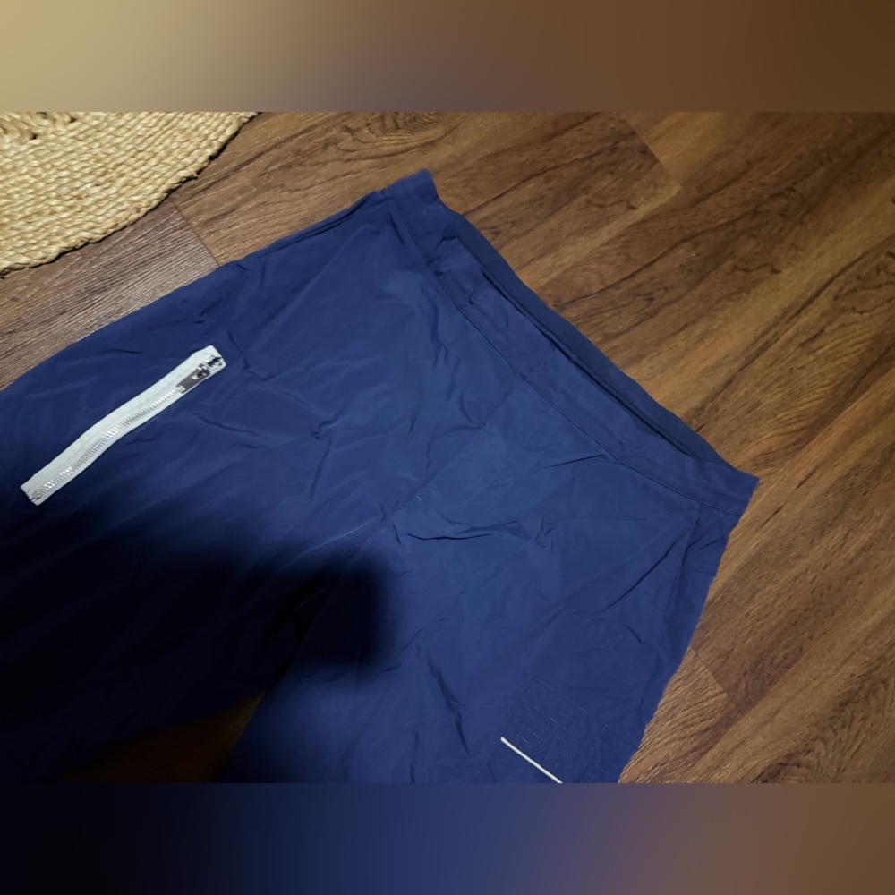 Nike Sportswear Style
Essentials Men's Unlined
Utility Pants (Navy/Sail) $120 - Picture 9 of 10